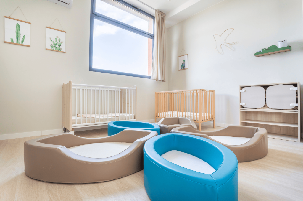Chambre des bébés dans la crèche Nursea Allauch