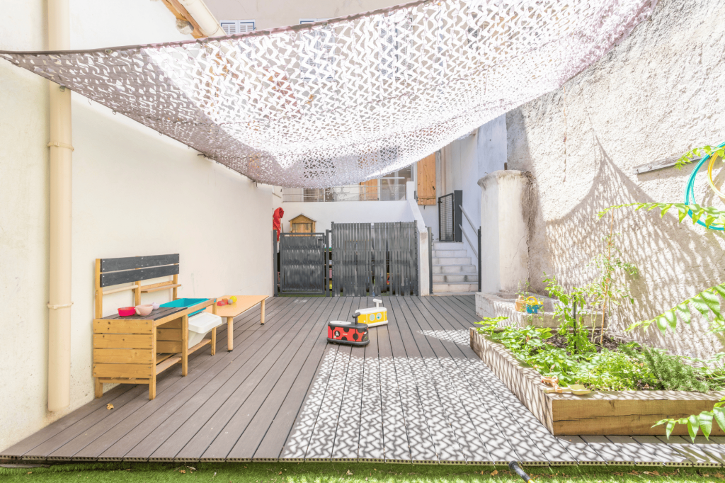 Photo de l'espace extérieur de la crèche Nursea Baille à Marseille