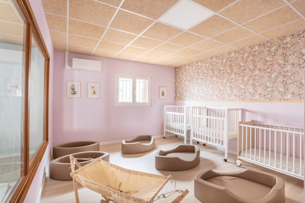Chambre des bébés dans la crèche Nursea Ganay