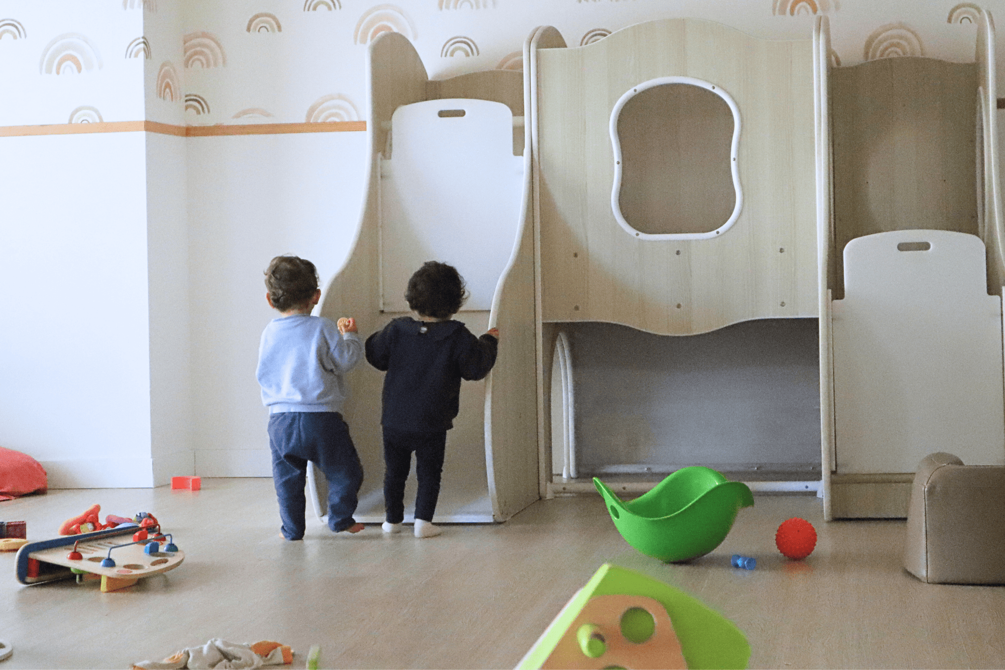 Enfants de la crèche Nursea Ganay et sa structure motrice