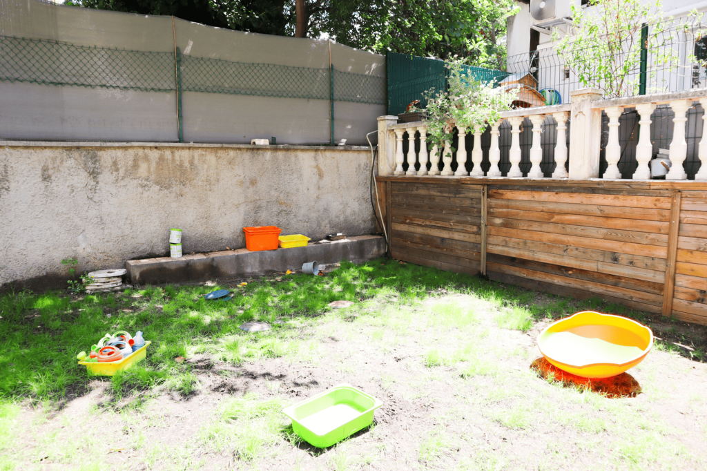 La crèche Nursea Sebastopol dispose d'un vaste jardin