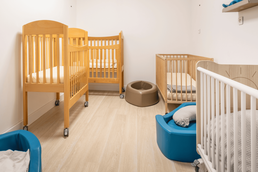 Chambre des bébés de la crèche Nursea Courtine