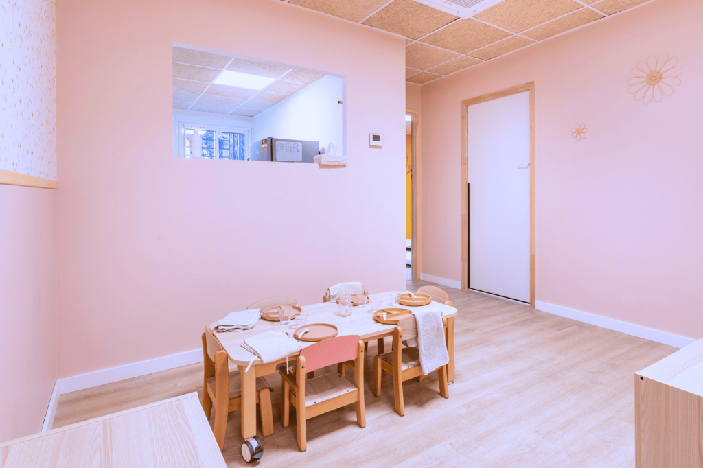 Photo de l'espace repas de la micro-crèche Nursea à Barbentane