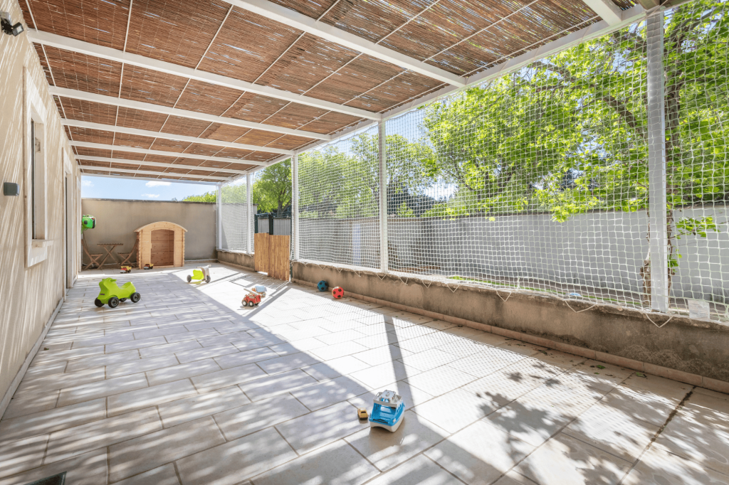 Terrasse de la crèche Nursea Graveson Est