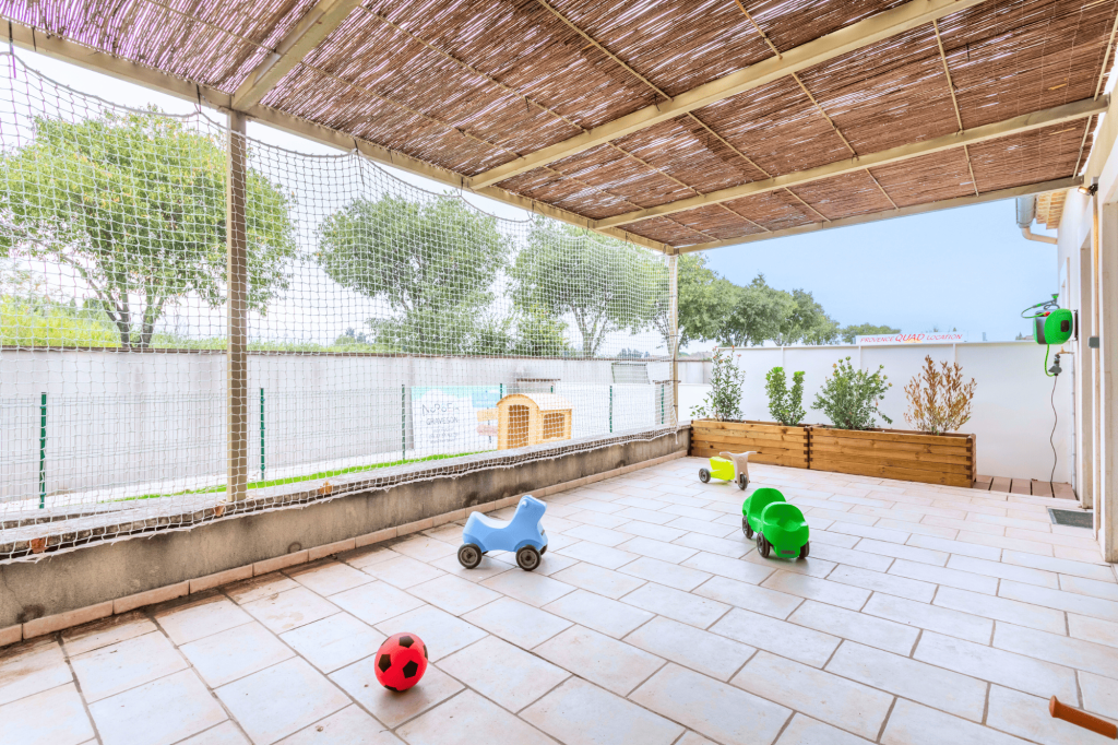 Terrasse de la crèche Nursea Graveson Ouest