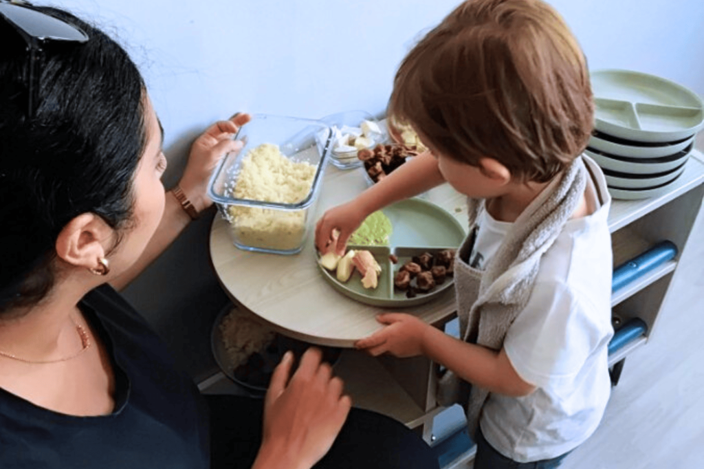 Repas en self dans la crèche Nursea Perier