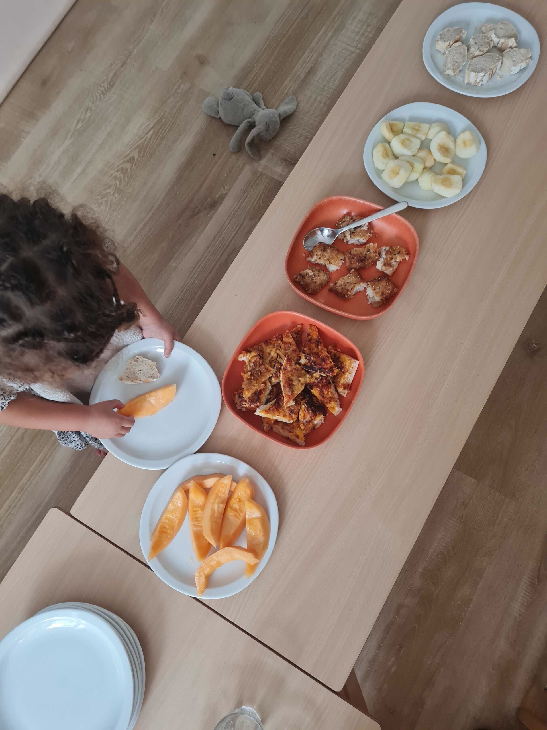 L'alimentation en crèche, sa mise en valeur, son service, les ustensiles, le mobilier... tout est réfléchis dans l'intérêt de l'enfant