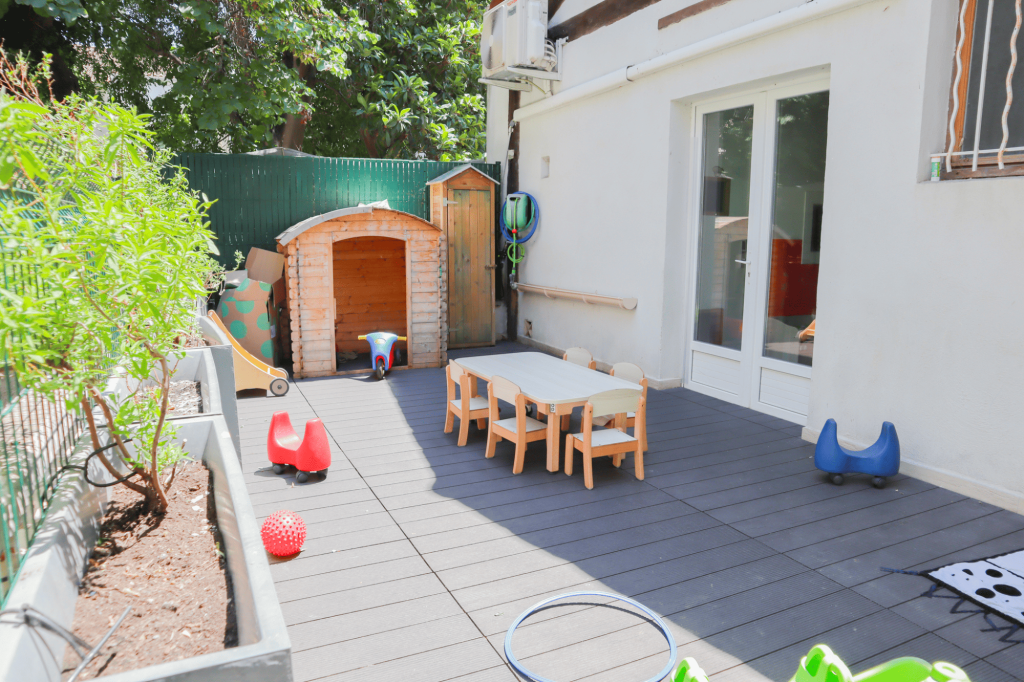 Terrasse de la crèche Nursea Sebastopol