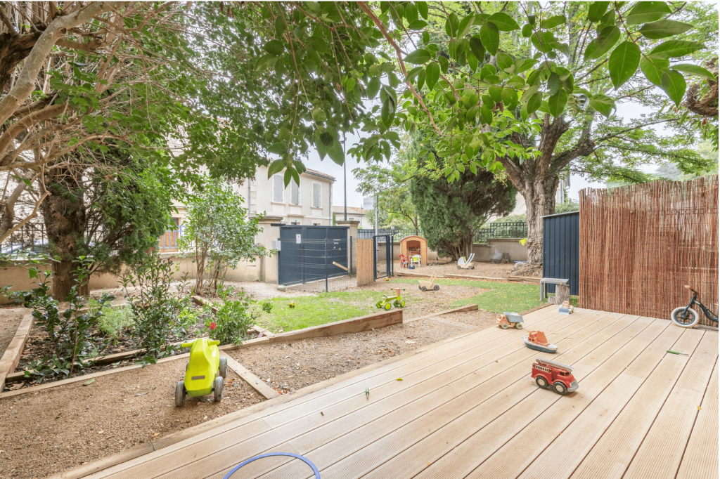Vue du jardin de la micro-crèche Nursea à Barbentane